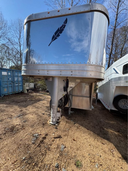 Used 2012 Featherlite Trailers 3 HORSE GN Horse Trailer