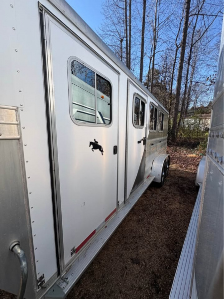 Used 2012 Featherlite Trailers 3 HORSE GN Horse Trailer