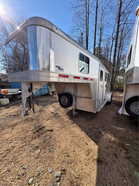 Used 2012 Featherlite Trailers 3 HORSE GN Horse Trailer
