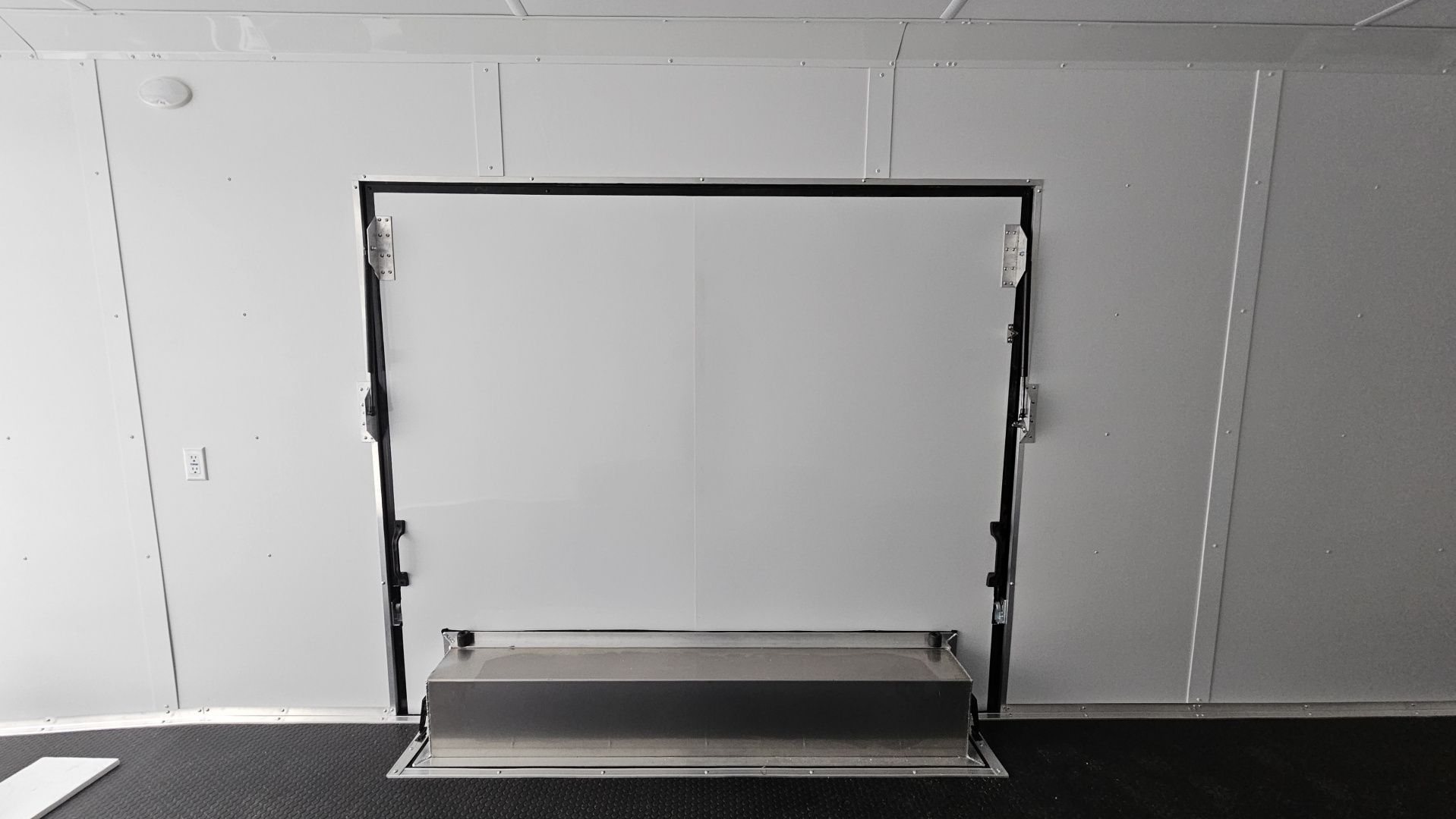 New 2026 Cargo Mate ELIMINATOR 8.5X24TA Car / Racing Trailer