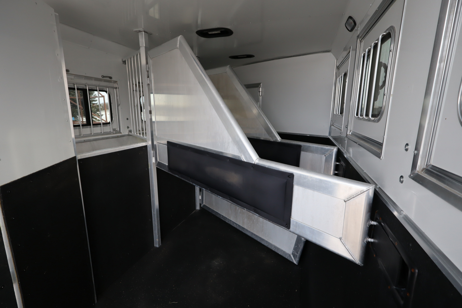 Used 2014 Lakota 3 Horse LQ Slide-out Horse Trailer