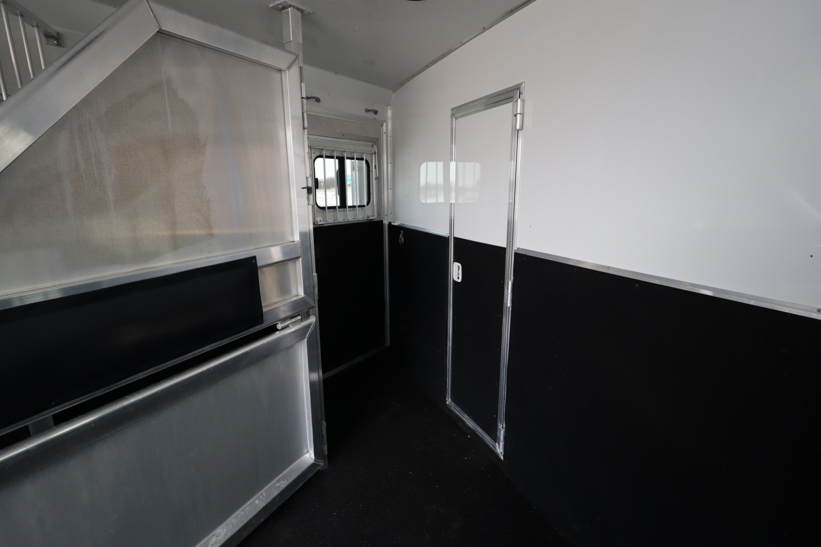 Used 2014 Lakota 3 Horse LQ Slide-out Horse Trailer