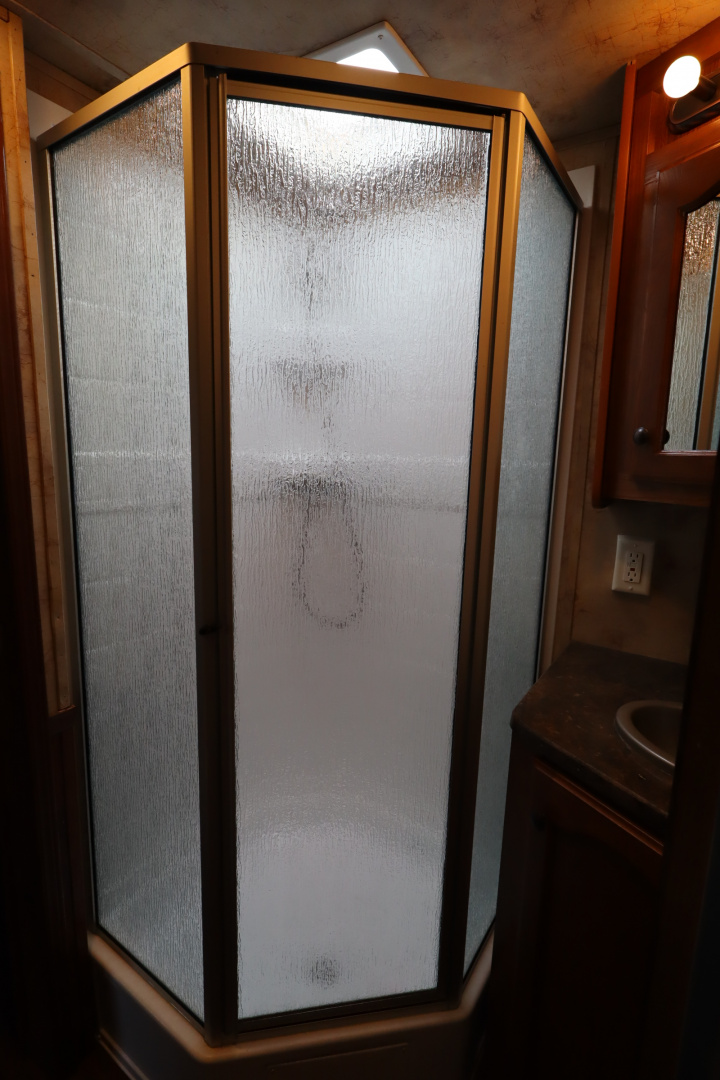 Used 2014 Lakota 3 Horse LQ Slide-out Horse Trailer