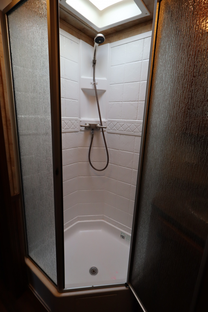 Used 2014 Lakota 3 Horse LQ Slide-out Horse Trailer