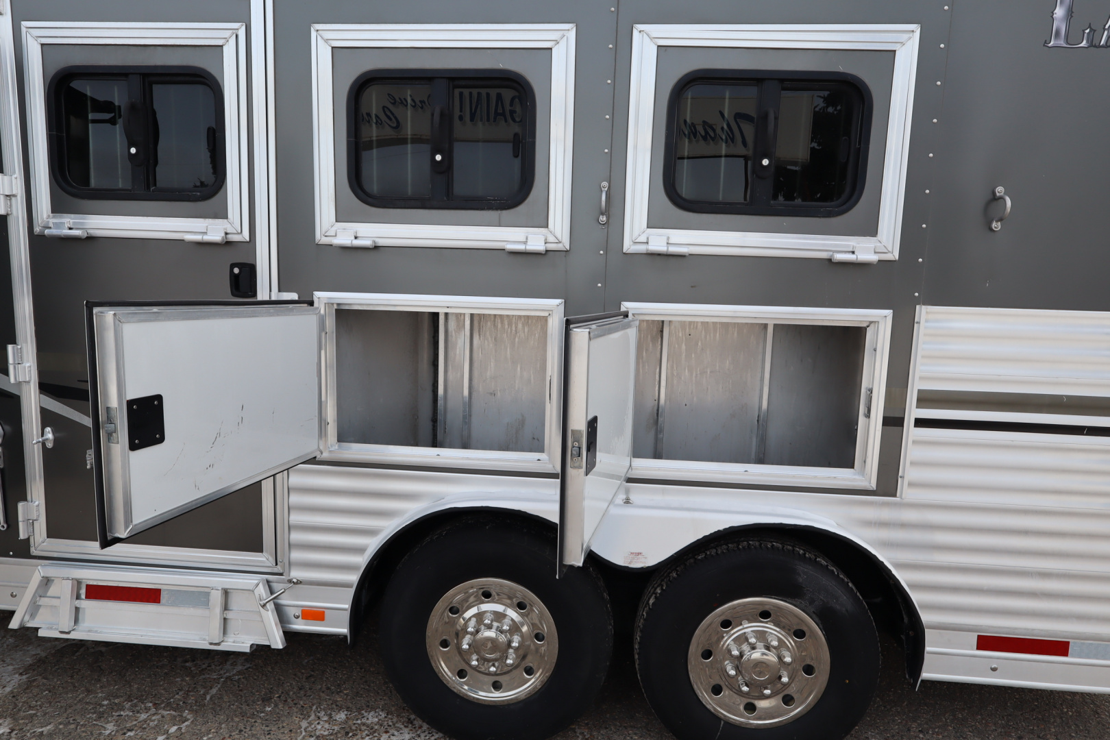 Used 2014 Lakota 3 Horse LQ Slide-out Horse Trailer