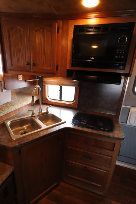 Used 2014 Lakota 3 Horse LQ Slide-out Horse Trailer