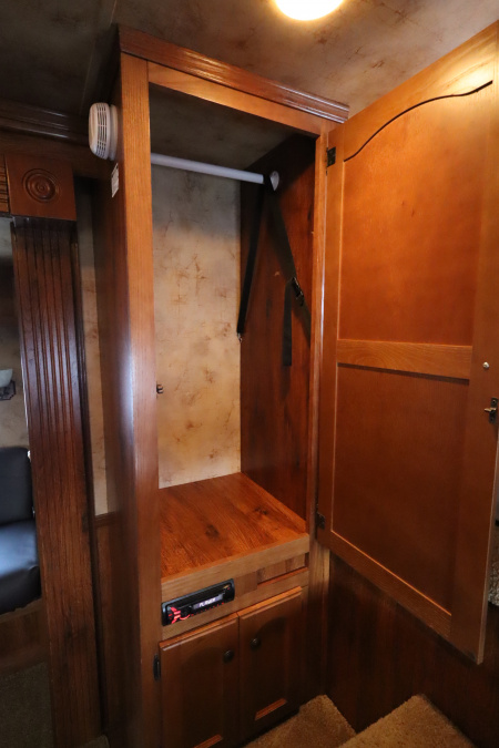 Used 2014 Lakota 3 Horse LQ Slide-out Horse Trailer