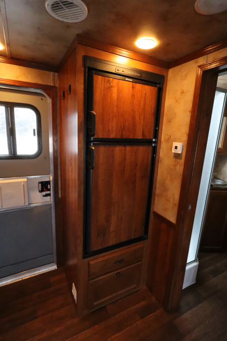 Used 2014 Lakota 3 Horse LQ Slide-out Horse Trailer