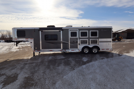 Used 2014 Lakota 3 Horse LQ Slide-out Horse Trailer