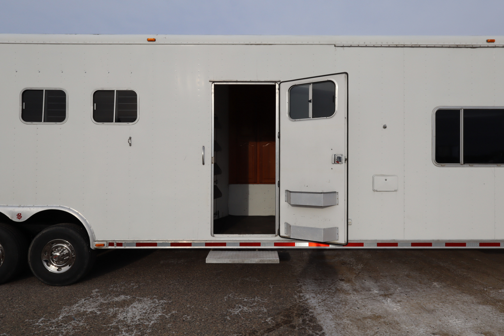 Used 1997 Sooner 4 Horse LQ Horse Trailer