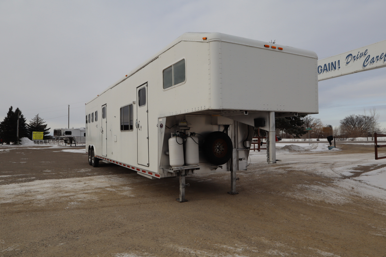 Used 1997 Sooner 4 Horse LQ Horse Trailer