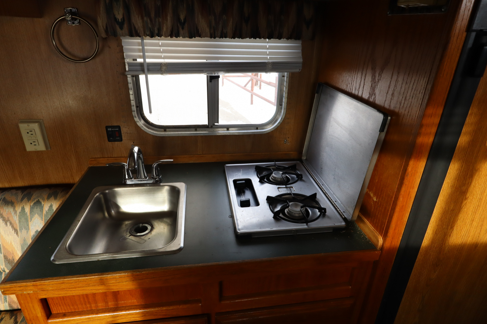 Used 1997 Sooner 4 Horse LQ Horse Trailer