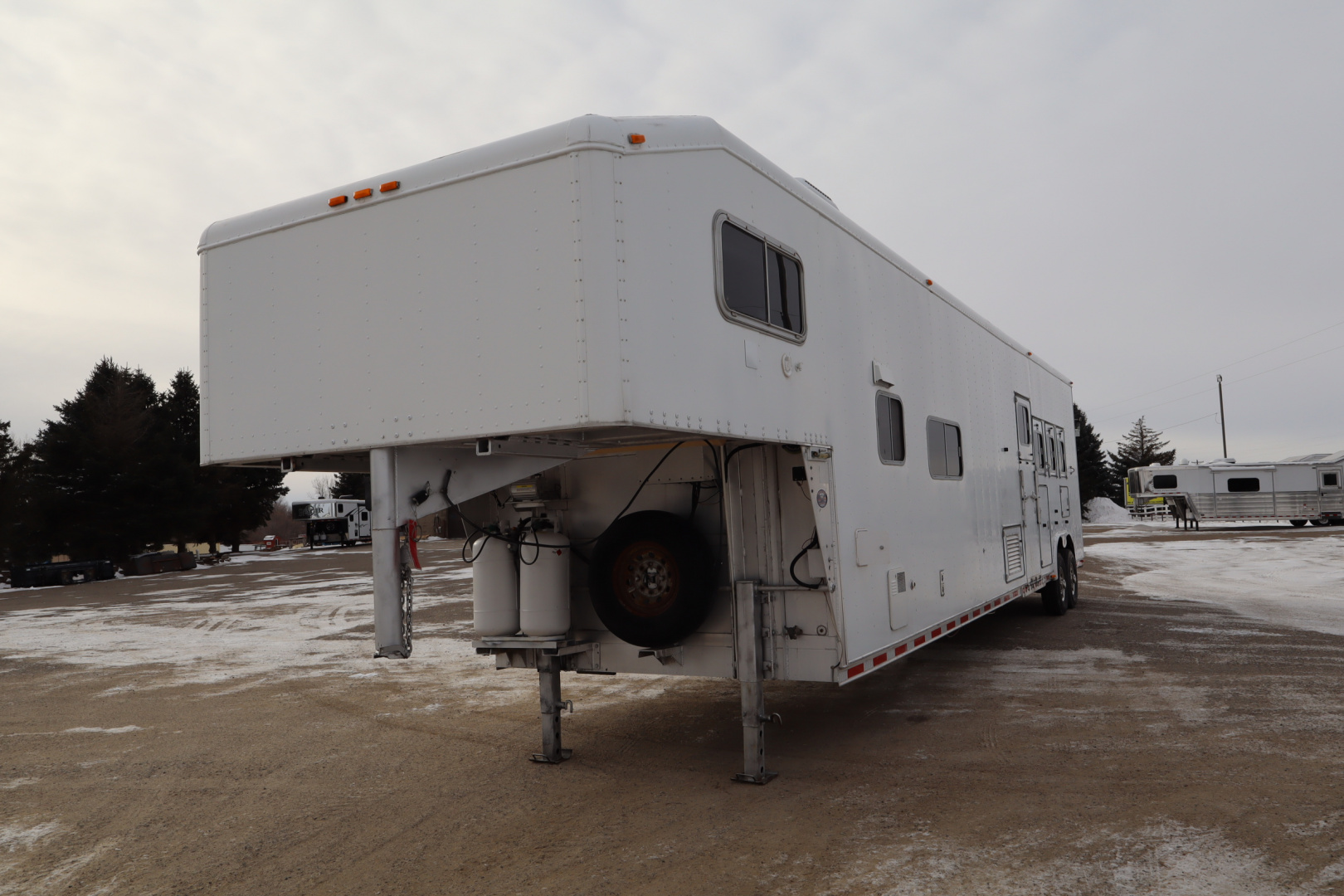 Used 1997 Sooner 4 Horse LQ Horse Trailer