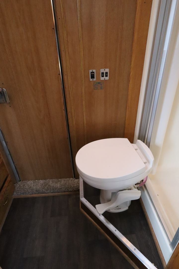 Used 1997 Sooner 4 Horse LQ Horse Trailer