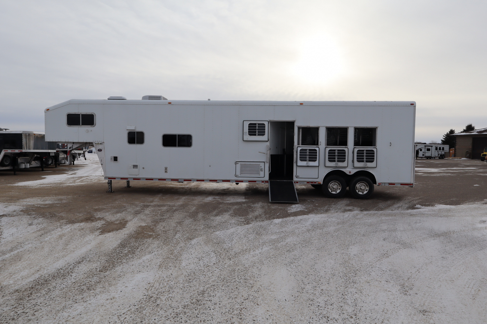 Used 1997 Sooner 4 Horse LQ Horse Trailer