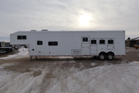 Used 1997 Sooner 4 Horse LQ Horse Trailer