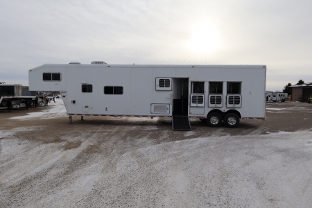 Used 1997 Sooner 4 Horse LQ Horse Trailer