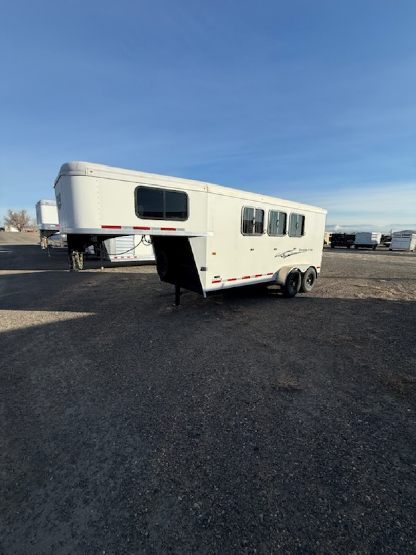 New 2025 Logan Coach 3H GN CROSSFIRE Horse Trailer
