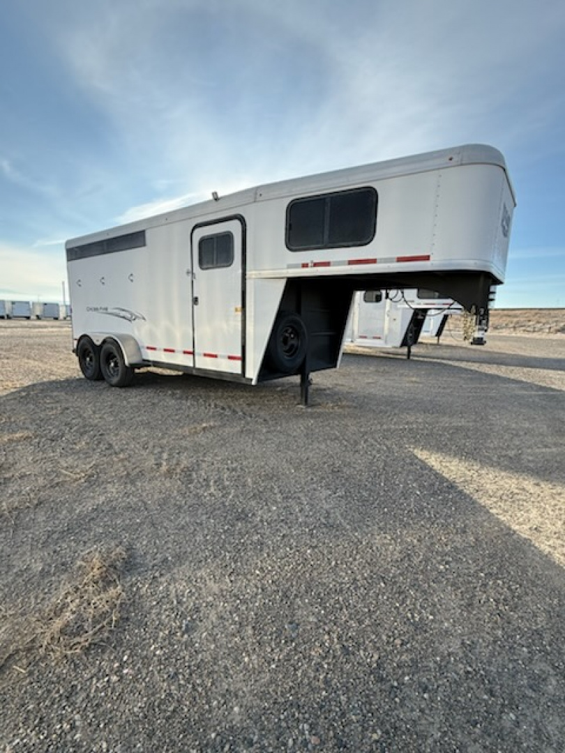 New 2025 Logan Coach 3H GN CROSSFIRE Horse Trailer