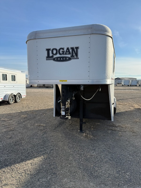 New 2025 Logan Coach 3H GN CROSSFIRE Horse Trailer