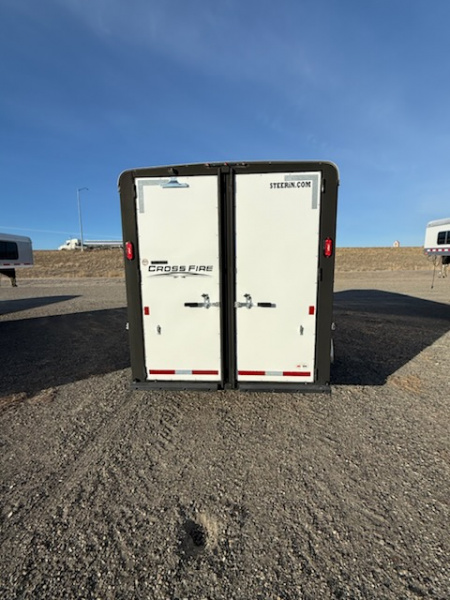 New 2025 Logan Coach 3H GN CROSSFIRE Horse Trailer