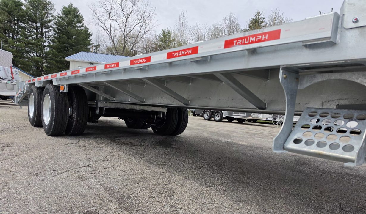New 102X20+5 GALVANIZED 16K AXLES HYDRAULIC JACK DECKOVER BUMPER PULL 2026 TRIUMPH