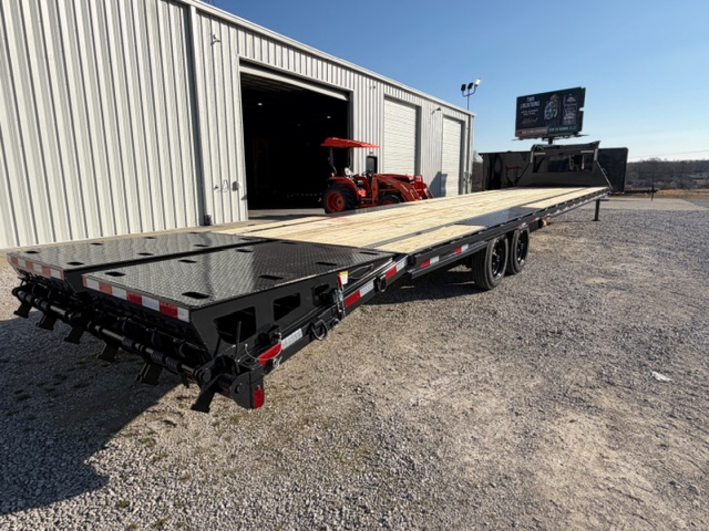 New 2026 Hillcrest Gooseneck 35+5 17.6k w/ Mega Ramps & Ratchet Rail & 8 Winches/Straps