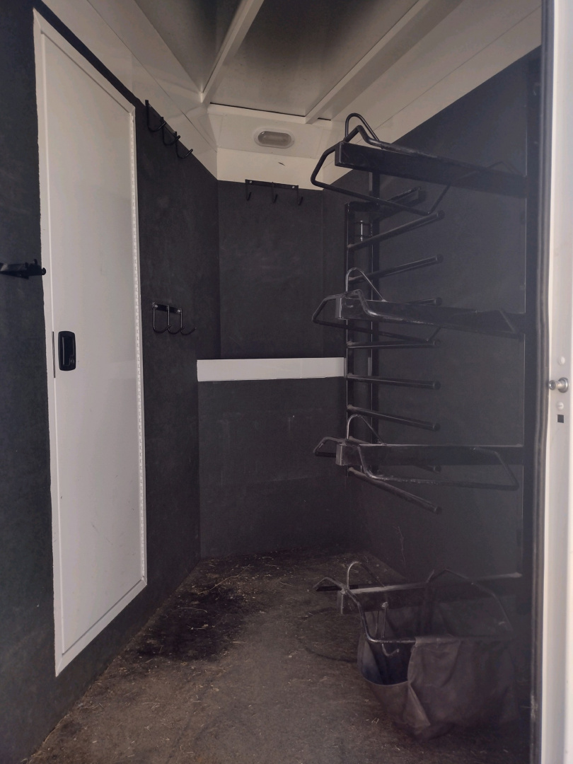 Used 2020 Trails West Santa Fe 11x15 Living Quarter Stock Combo Trailer