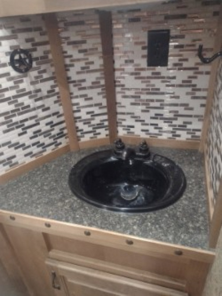 Used 2020 Trails West Santa Fe 11x15 Living Quarter Stock Combo Trailer