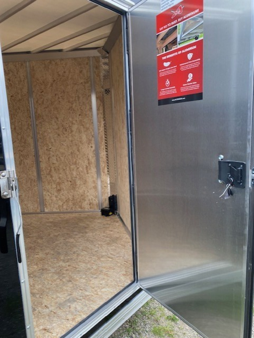 New 8.5x16 Tandem Axle 10K Enclosed Ultimate Contractor Pkg