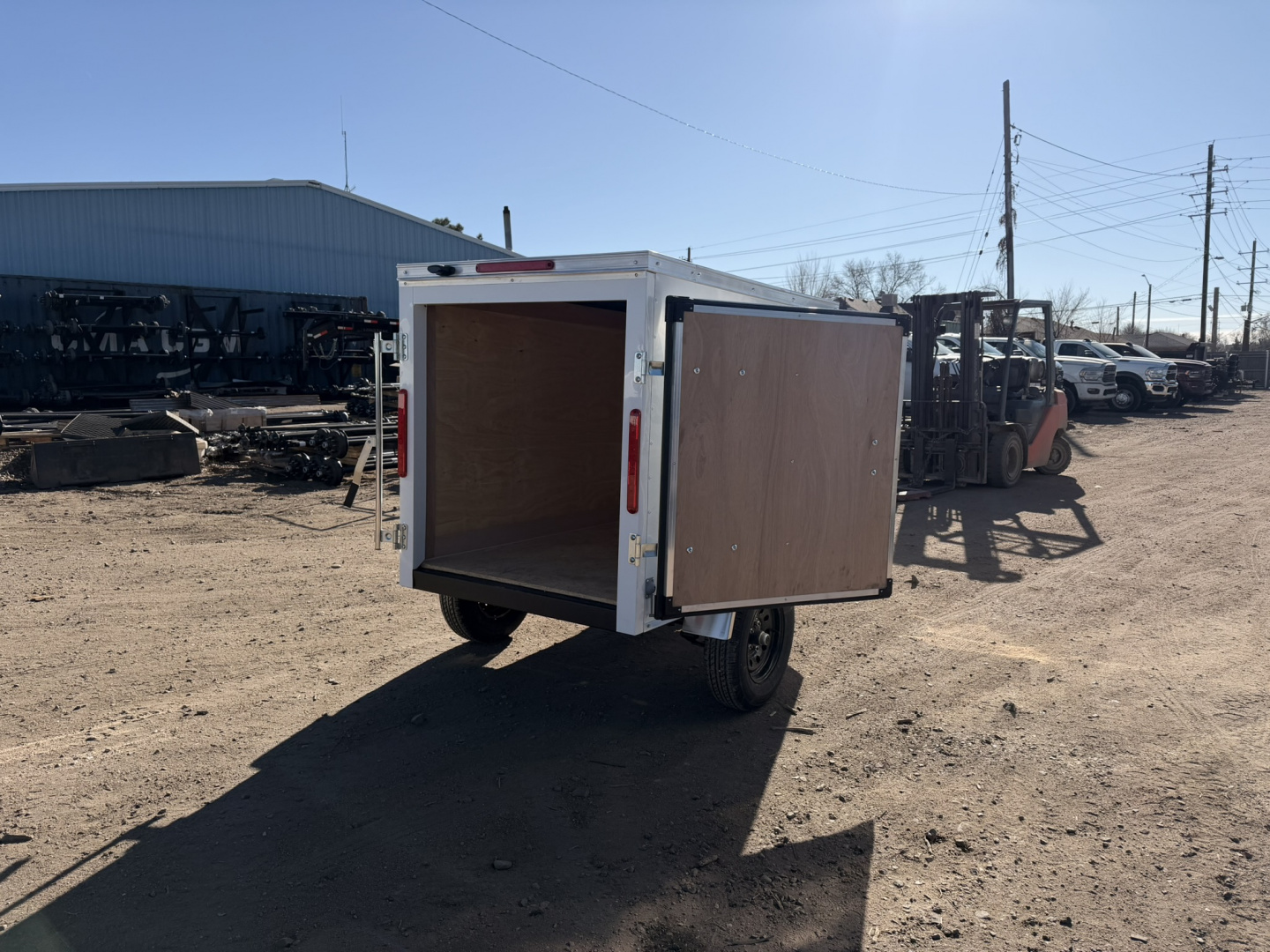 New 2026 Cross Trailers 4-6-1V Enclosed Barn Door