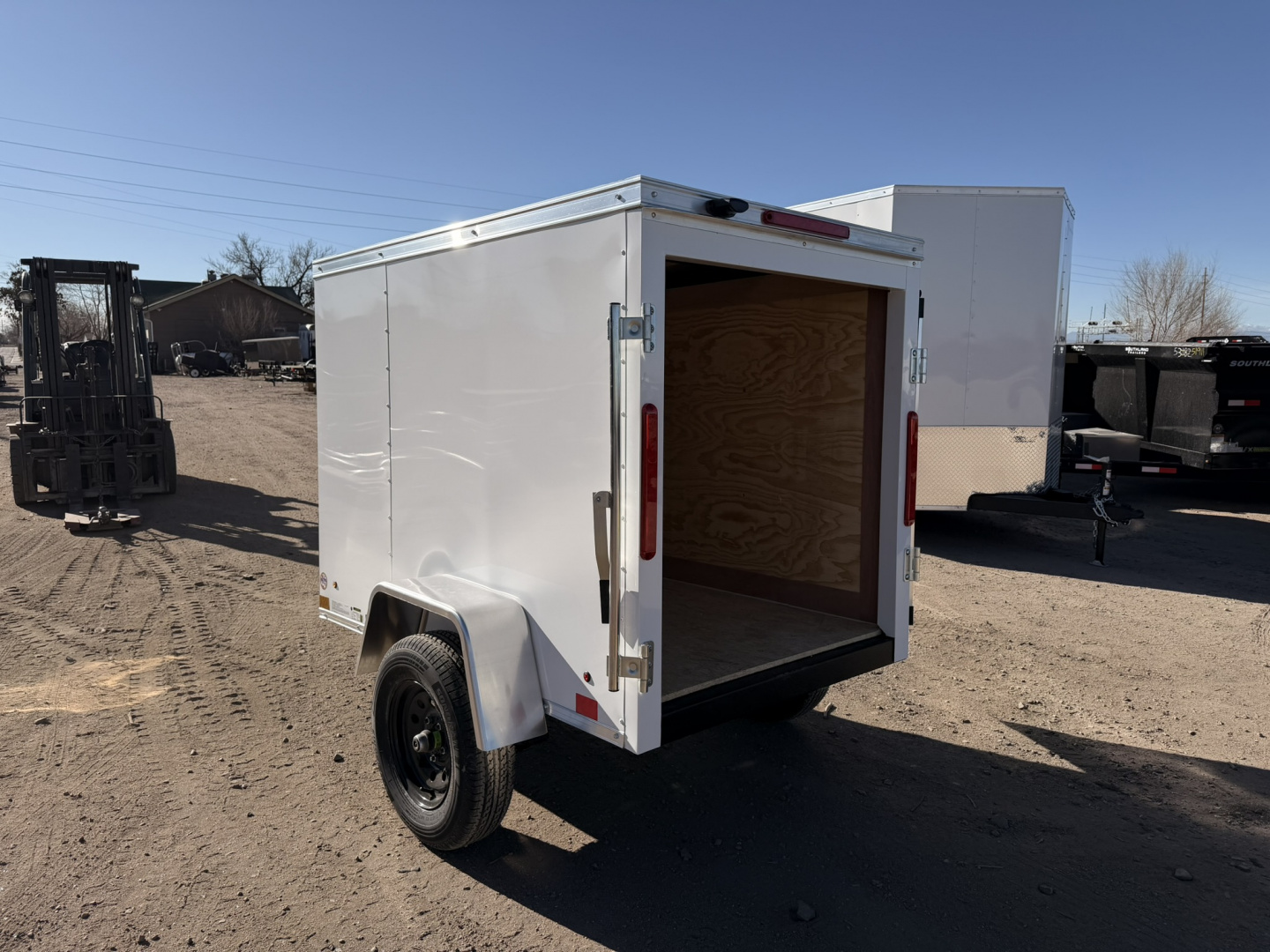 New 2026 Cross Trailers 4-6-1V Enclosed Barn Door