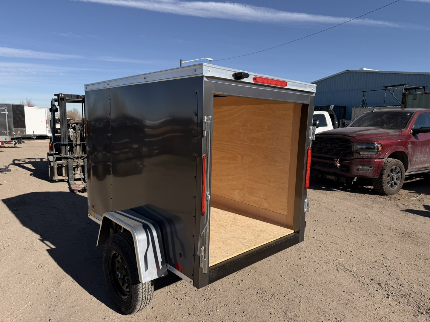 New 2026 Cross Trailers 4-6-1V Enclosed Barn Door