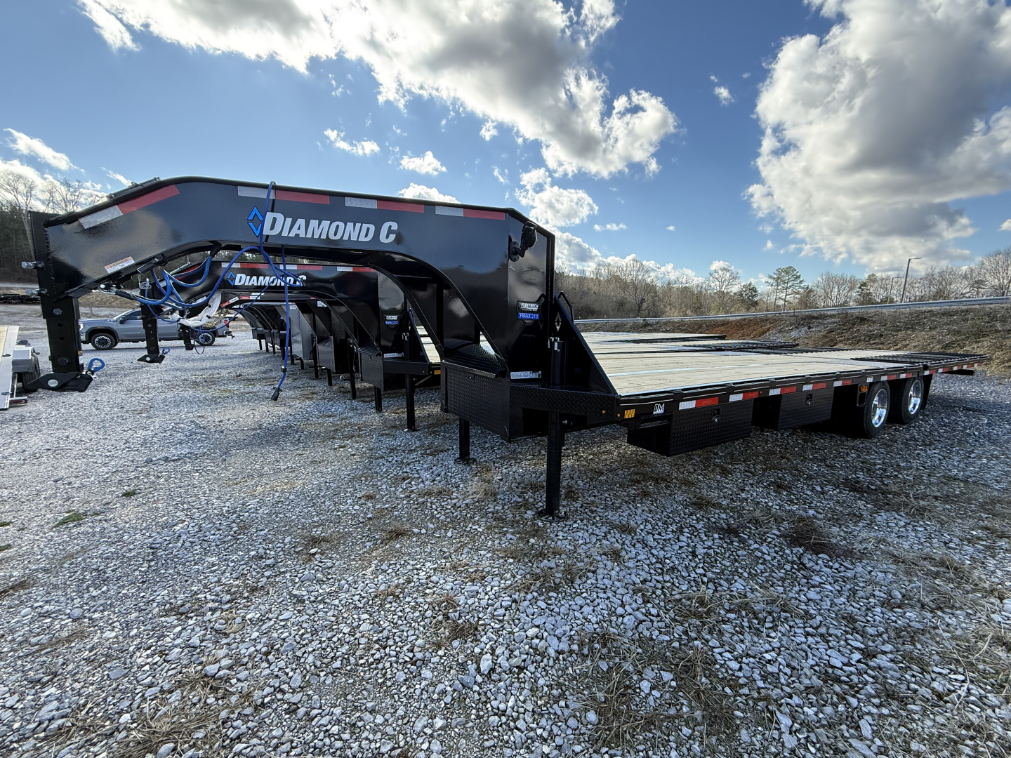New 2026 Diamond C FMAX 210 30’ Flatbed Trailer, PACESETTER EDITION, HYD DISC BRAKES, HYD DOVETAIL AND JACKS, 17.5 ALUMINUM OUTER WHEELS