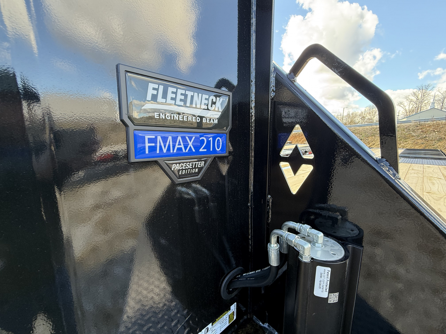 New 2026 Diamond C FMAX 210 30’ Flatbed Trailer, PACESETTER EDITION, HYD DISC BRAKES, HYD DOVETAIL AND JACKS, 17.5 ALUMINUM OUTER WHEELS