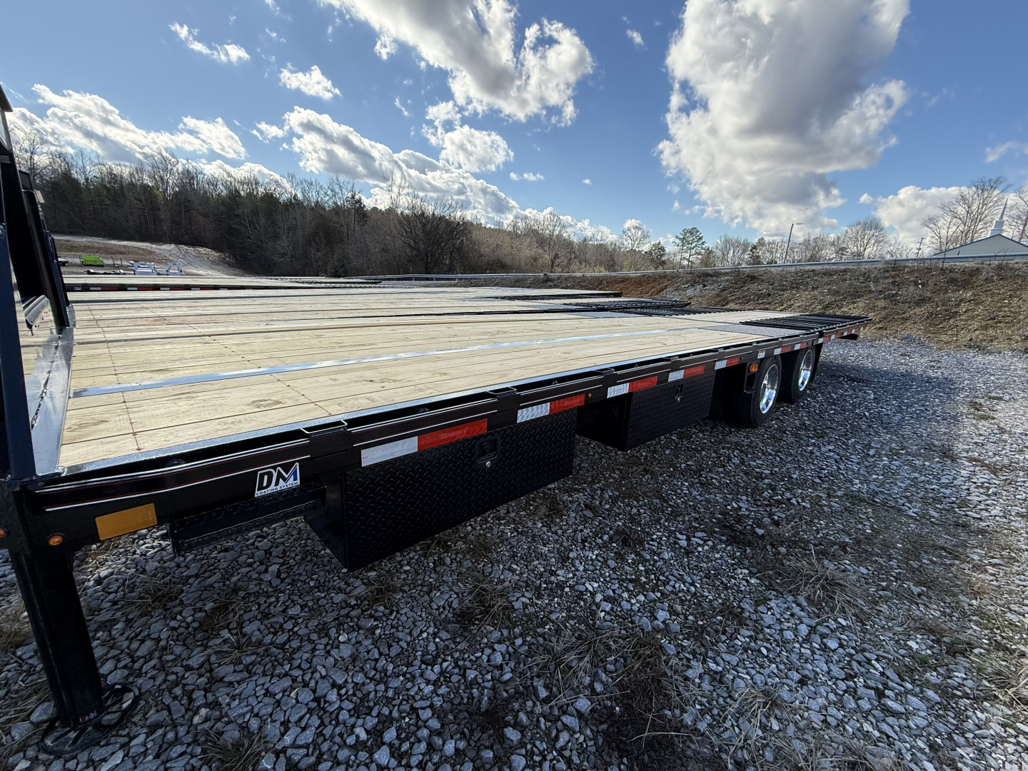 New 2026 Diamond C FMAX 210 30’ Flatbed Trailer, PACESETTER EDITION, HYD DISC BRAKES, HYD DOVETAIL AND JACKS, 17.5 ALUMINUM OUTER WHEELS