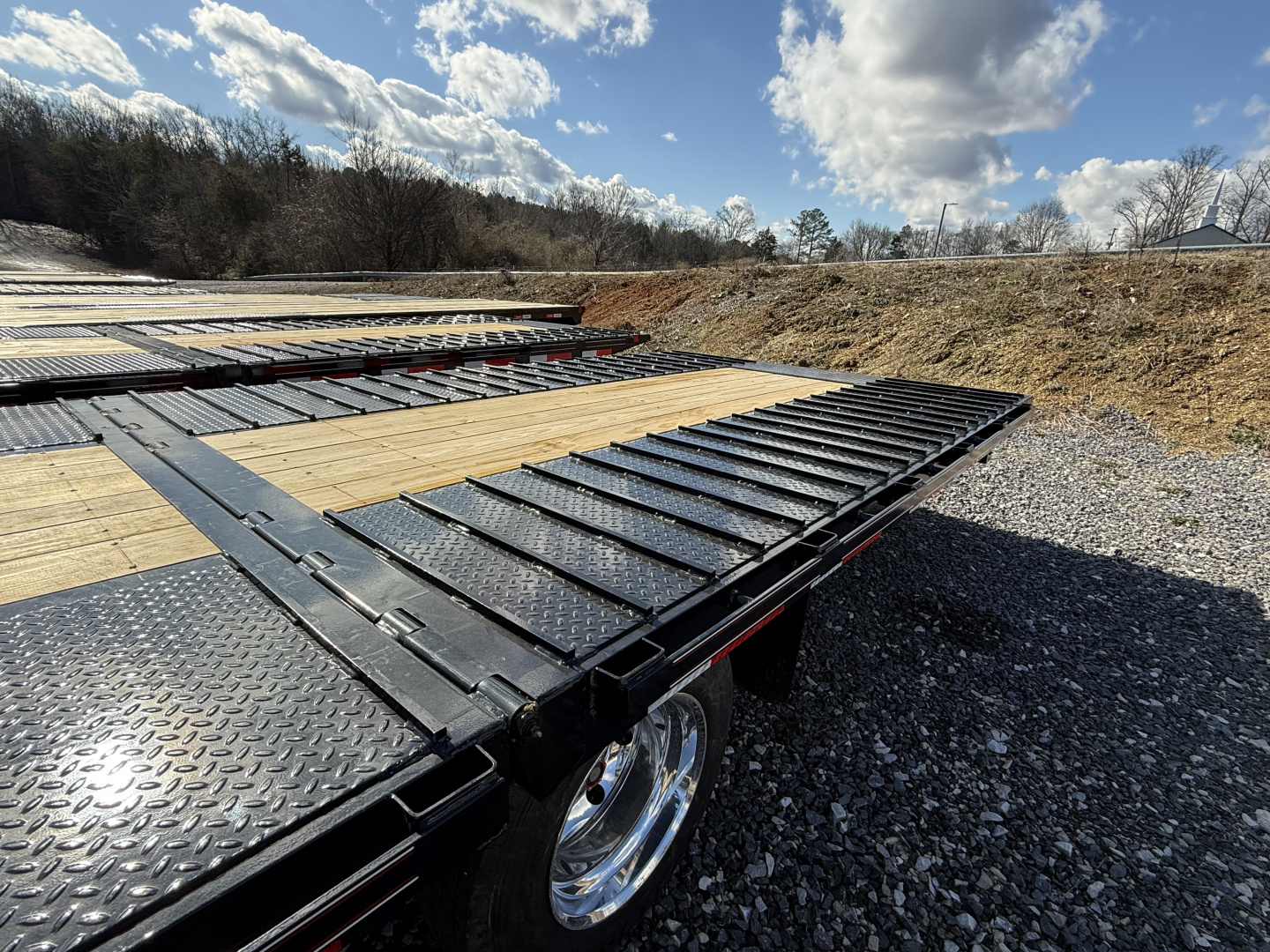 New 2026 Diamond C FMAX 210 30’ Flatbed Trailer, PACESETTER EDITION, HYD DISC BRAKES, HYD DOVETAIL AND JACKS, 17.5 ALUMINUM OUTER WHEELS