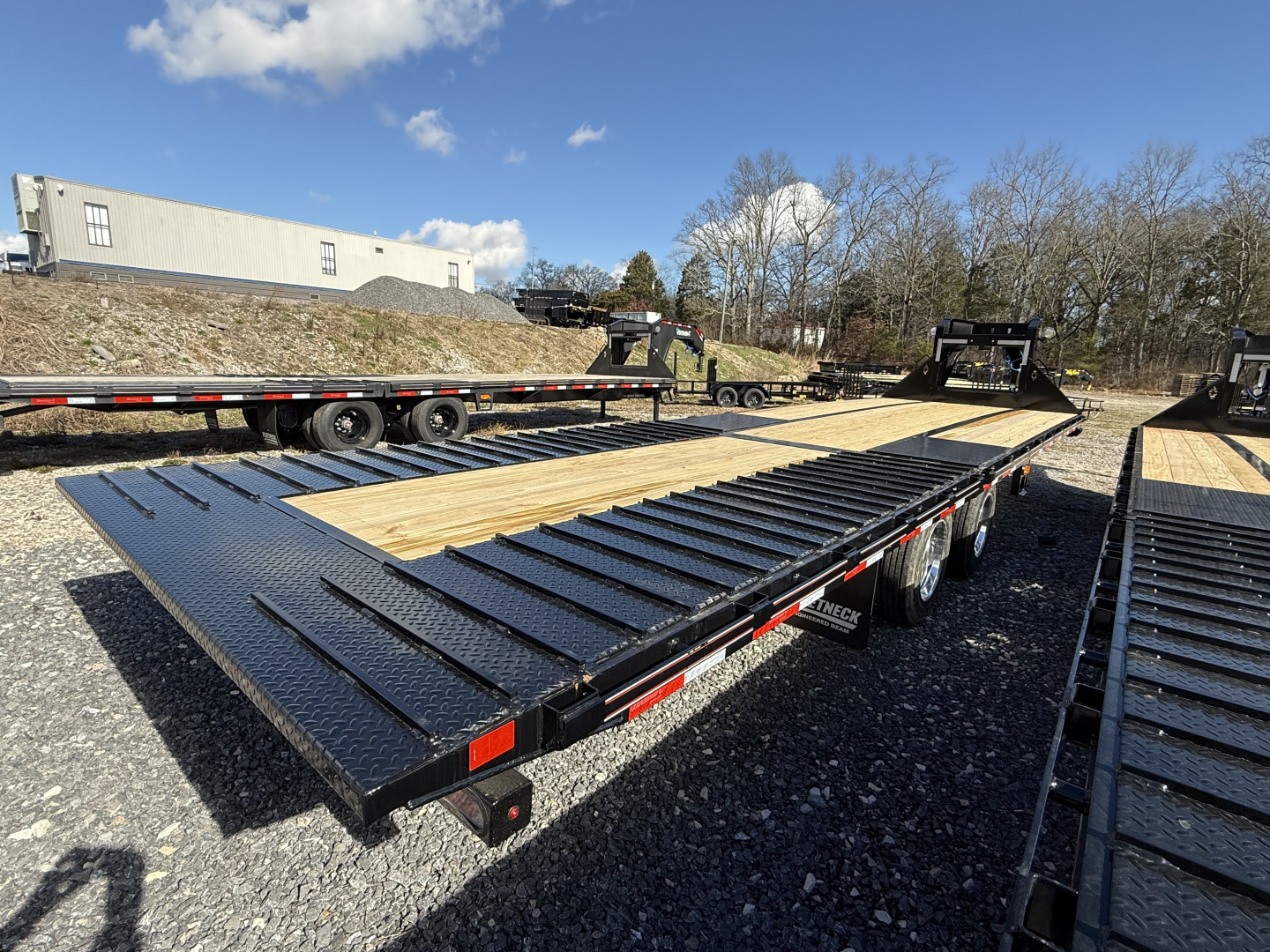 New 2026 Diamond C FMAX 210 30’ Flatbed Trailer, PACESETTER EDITION, HYD DISC BRAKES, HYD DOVETAIL AND JACKS, 17.5 ALUMINUM OUTER WHEELS