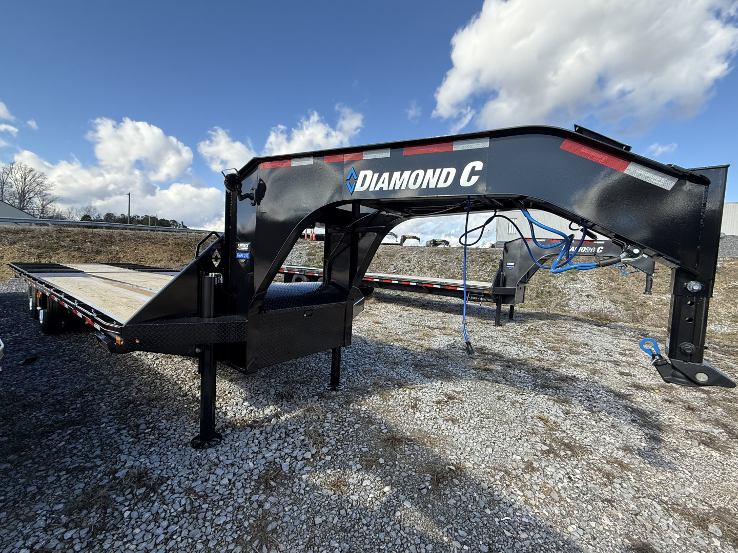 New 2026 Diamond C FMAX 210 30’ Flatbed Trailer, PACESETTER EDITION, HYD DISC BRAKES, HYD DOVETAIL AND JACKS, 17.5 ALUMINUM OUTER WHEELS