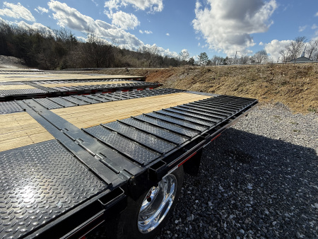 New 2026 Diamond C FMAX 210 30’ Flatbed Trailer, PACESETTER EDITION, HYD DISC BRAKES, HYD DOVETAIL AND JACKS, 17.5 ALUMINUM OUTER WHEELS