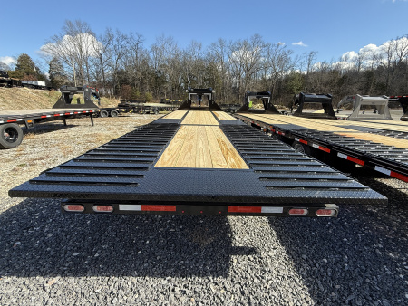 New 2026 Diamond C FMAX 210 30’ Flatbed Trailer, PACESETTER EDITION, HYD DISC BRAKES, HYD DOVETAIL AND JACKS, 17.5 ALUMINUM OUTER WHEELS