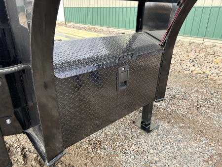 New 2026 34' PJ GN Low-Pro Dually Hyd Dove Flatbed Trailer