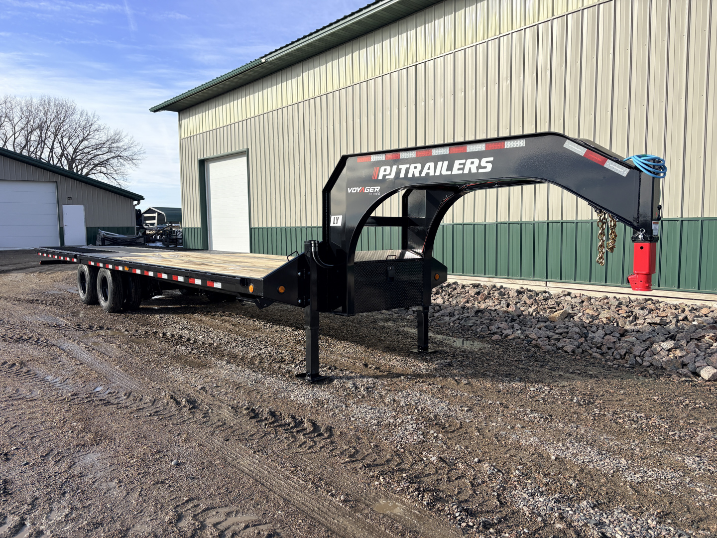 New 2026 32' PJ GN Low-Pro Hyd Dove Gooseneck Trailer