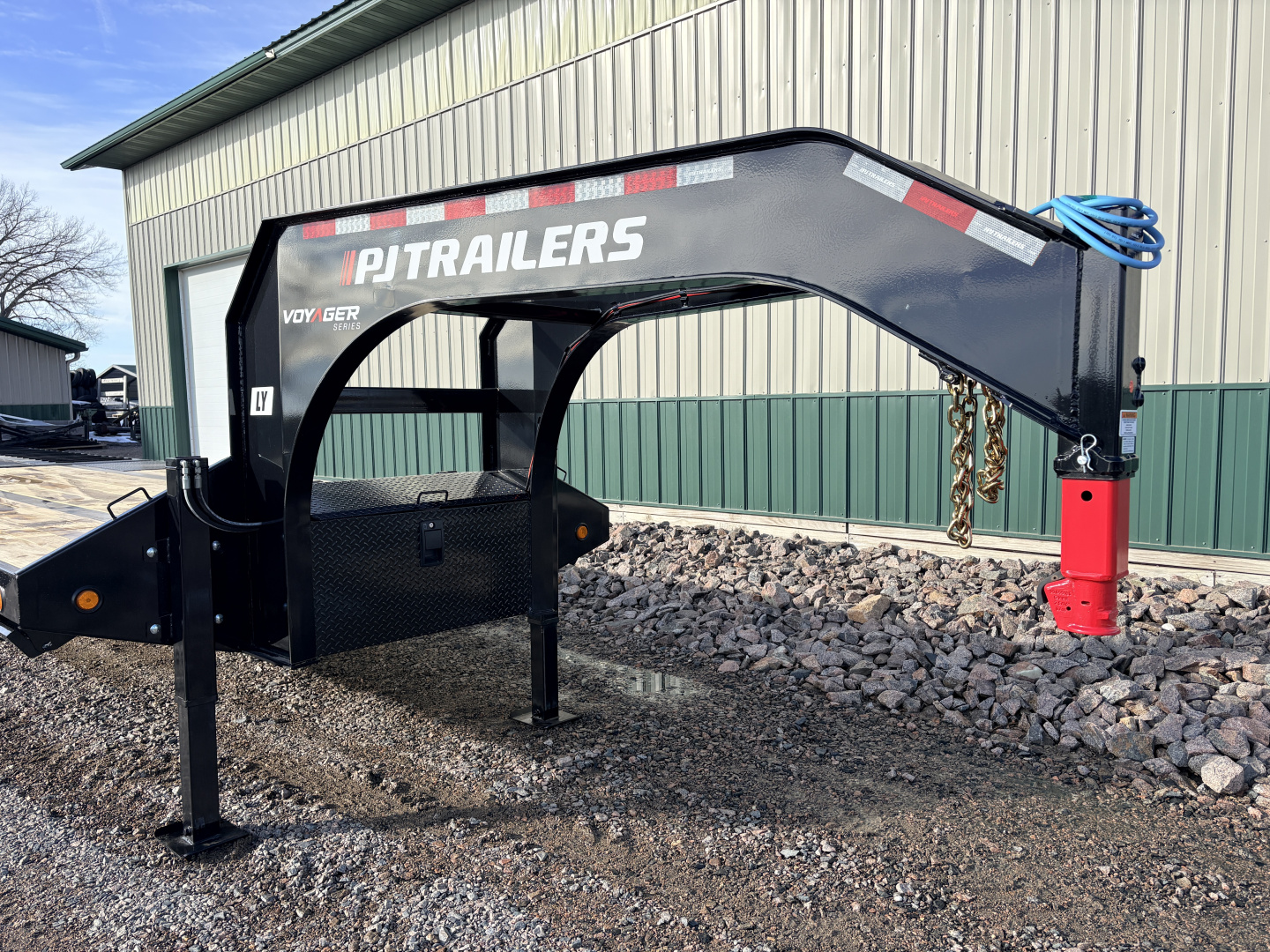 New 2026 32' PJ GN Low-Pro Hyd Dove Gooseneck Trailer