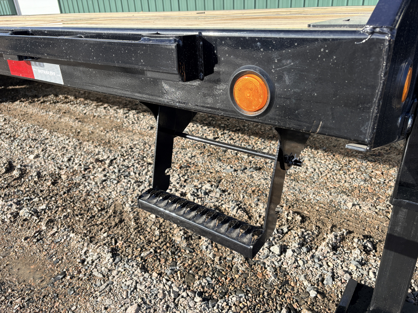 New 2026 32' PJ GN Low-Pro Hyd Dove Gooseneck Trailer