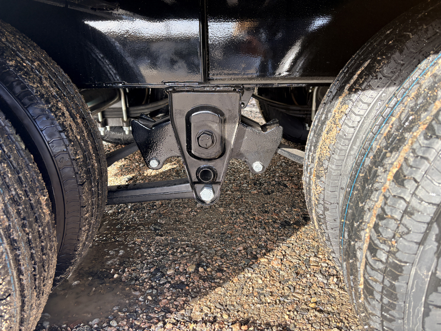 New 2026 32' PJ GN Low-Pro Hyd Dove Gooseneck Trailer