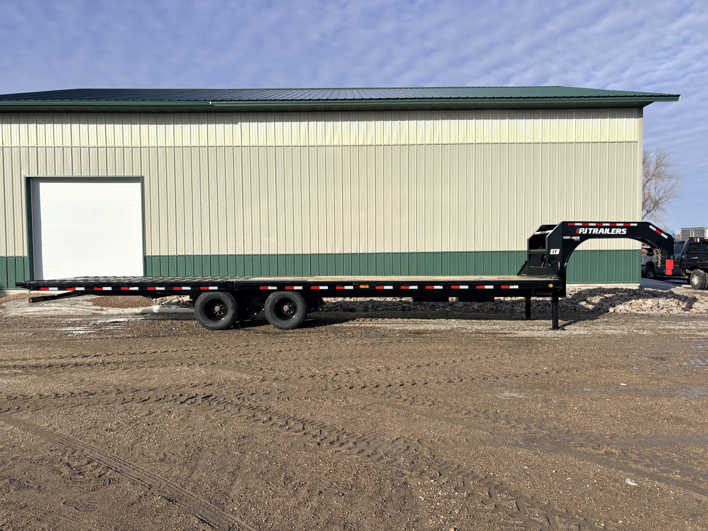 New 2026 32' PJ GN Low-Pro Hyd Dove Gooseneck Trailer