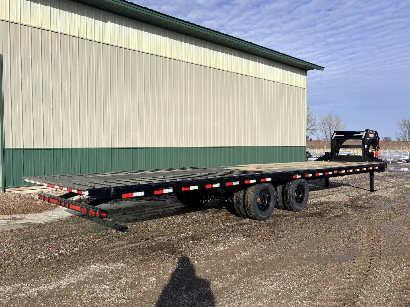 New 2026 32' PJ GN Low-Pro Hyd Dove Gooseneck Trailer