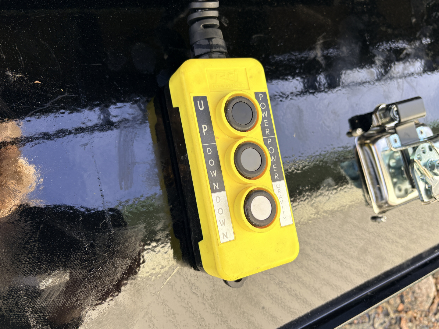 New 2026 32' PJ GN Low-Pro Hyd Dove Gooseneck Trailer