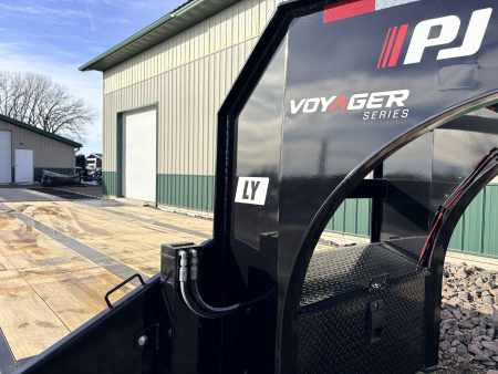 New 2026 32' PJ GN Low-Pro Hyd Dove Gooseneck Trailer